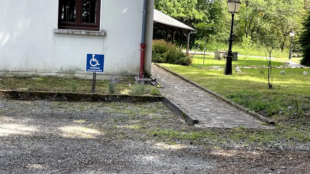 PLACE ET RAMPE PMR