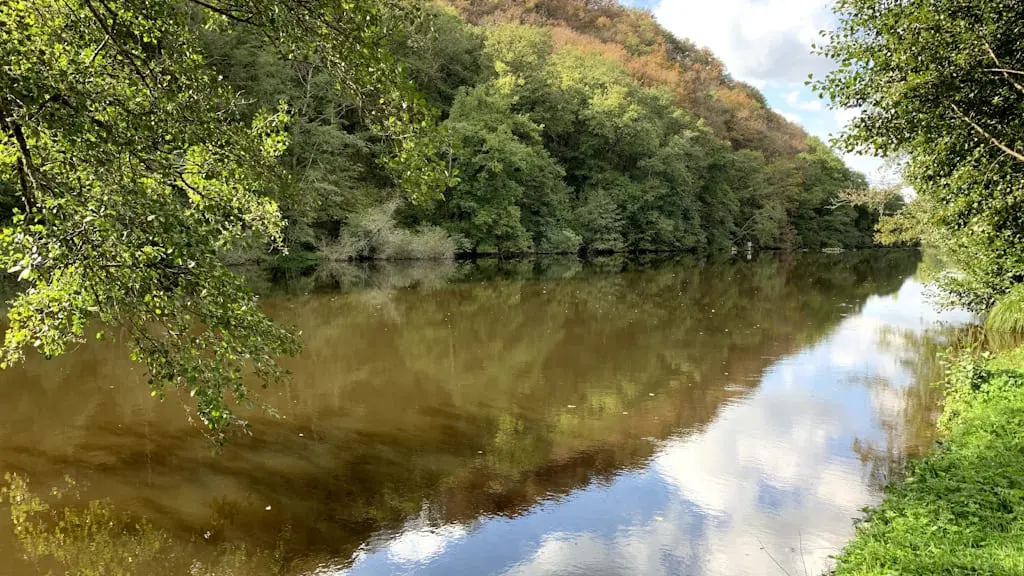 Parcours Carpe de nuit sur la Vienne à Saint Léonard de Noblat vue vers l'aval