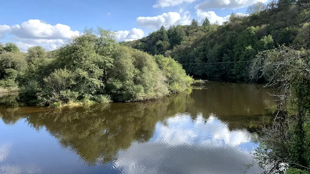 Parcours de pêche sur la Vienne entre Limoges et Saint Léonard de Noblat Vue depuis le pont de Brignac