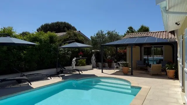 Piscine et terrasse 2
