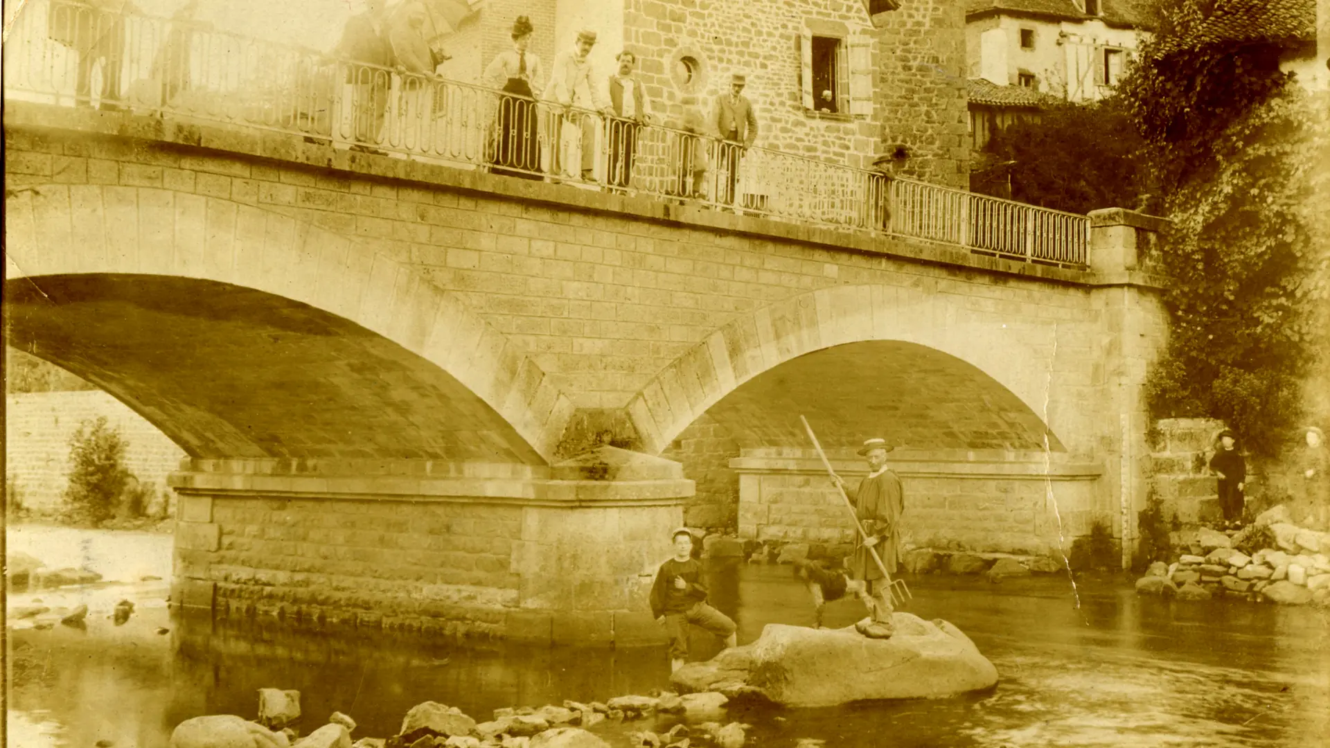 Pont de Peyrat peche au saumon 01b