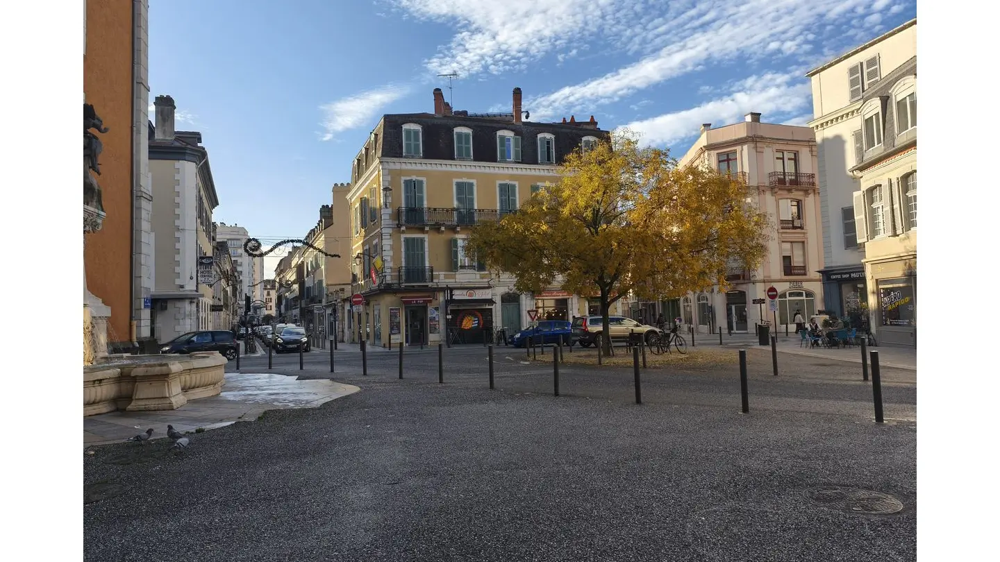Place Saint Louis de Gonzague 02