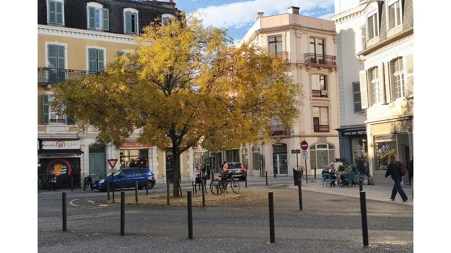 Place Saint Louis de Gonzague 03