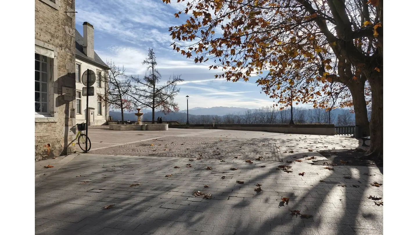 Place de la déportation Pau
