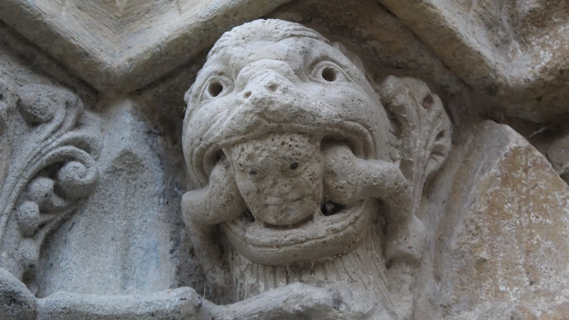 Prieurale - La Pierre des 4 Communes - Arnac Pompadour © J.Lautrete - Office de Tourisme Terres de Corrèze (4)
