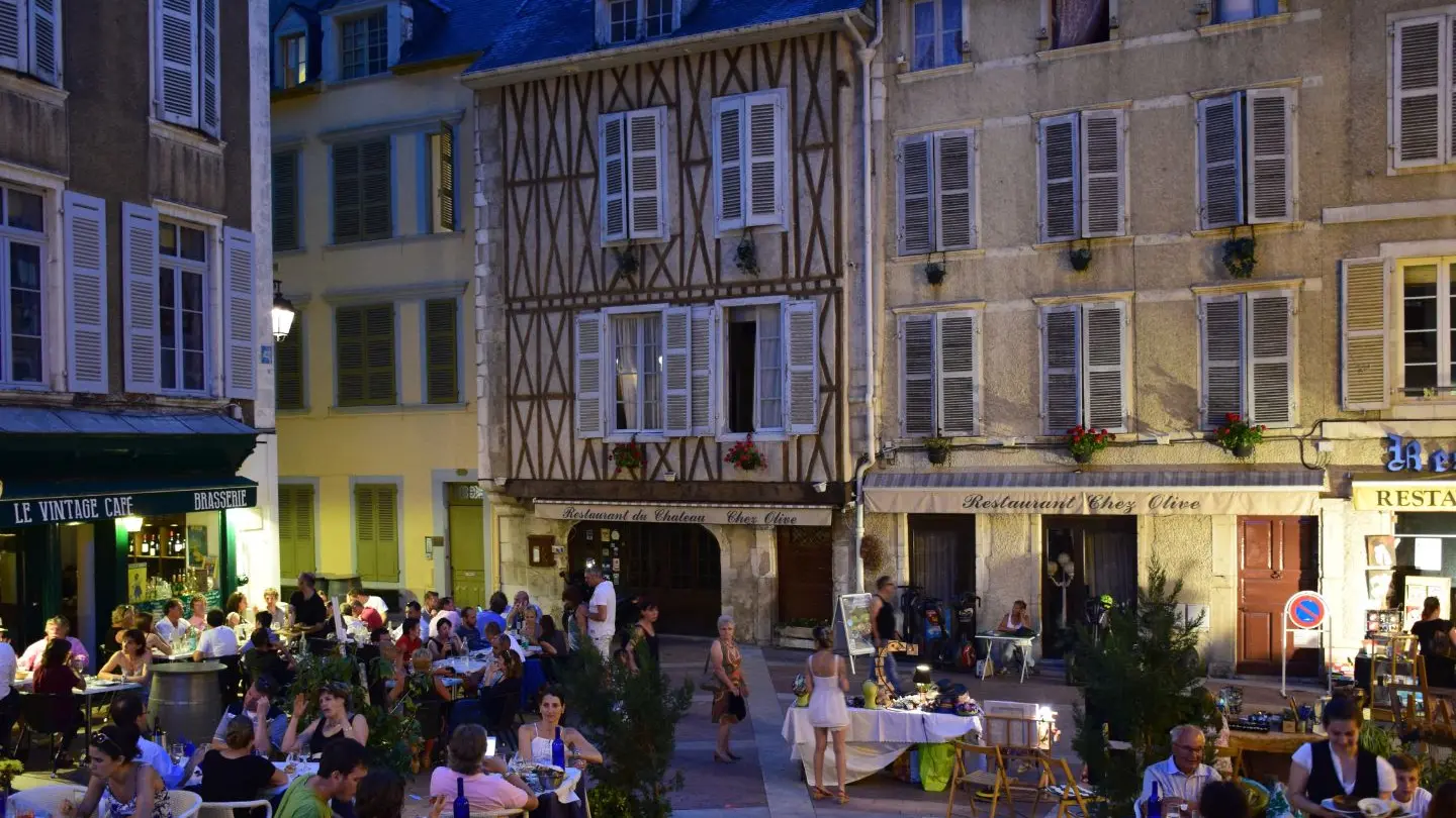 Le quartier du château de pau le soir