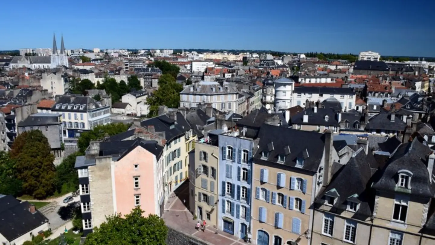 Le quartier du château de Pau vue depuis la terrasse du donjon Fébus