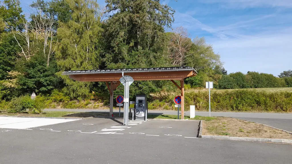 Rechargez votre véhicule électrique à Champnétery sur la route de Vassivière