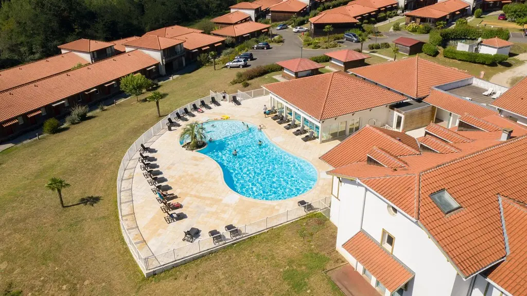 Rés Les Hameaux - chalets piscine