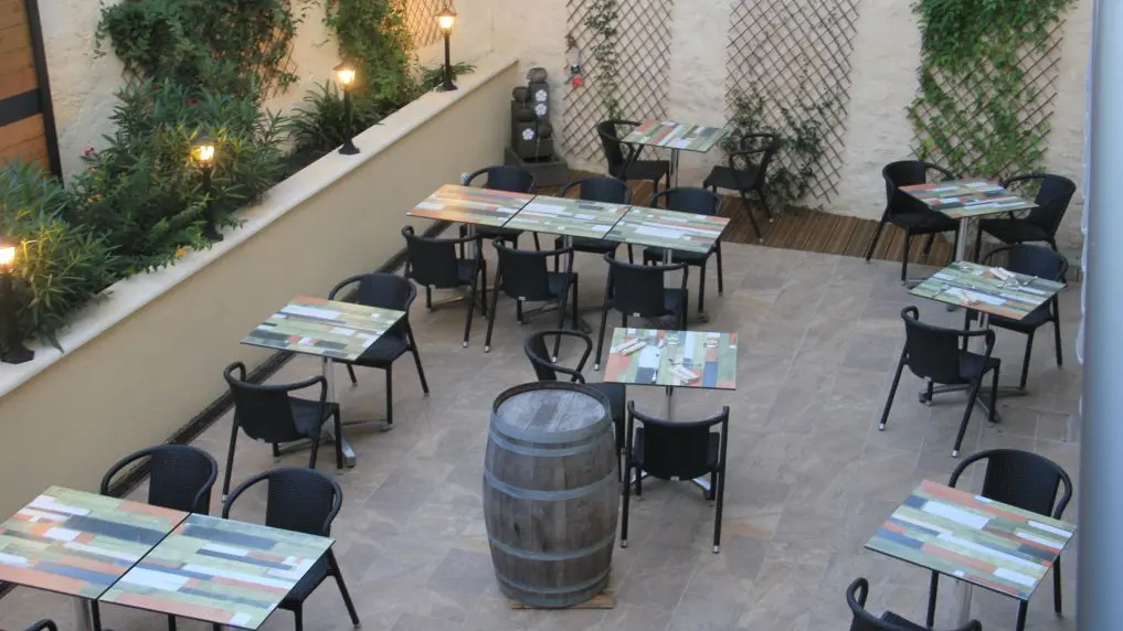 Restaurant-le-pressoir-Cour-intérieure (2)