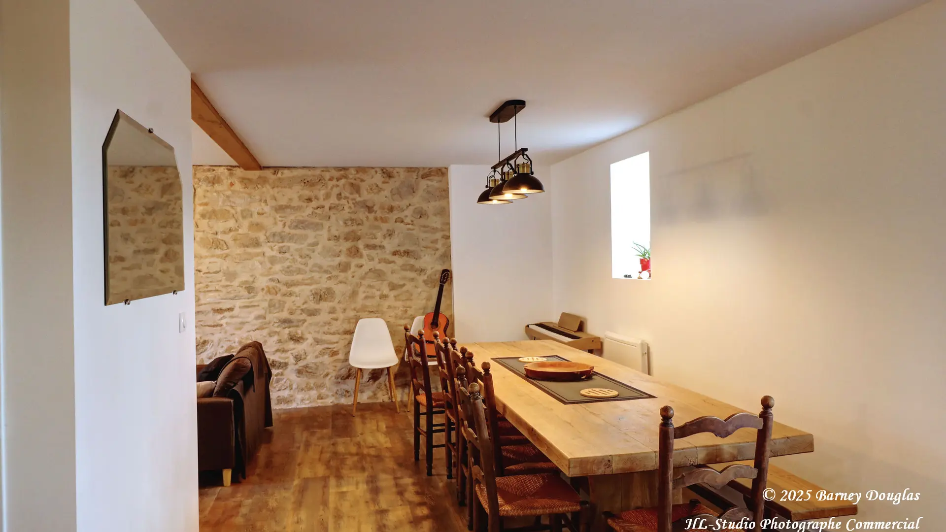 Salle à manger 01 - Gîte La Suite