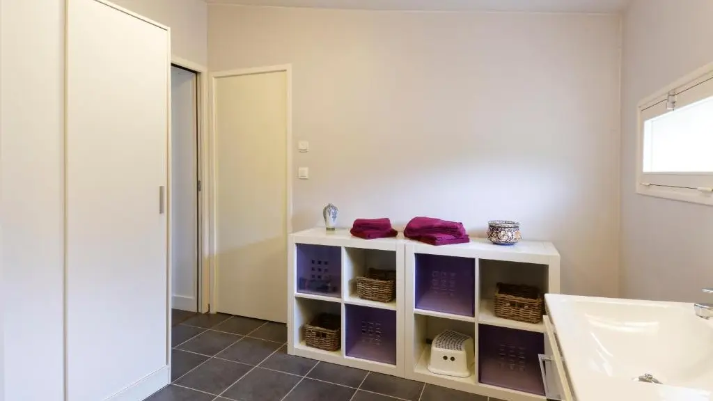 Salle d'eau blanche 2 - Bastide de Siran