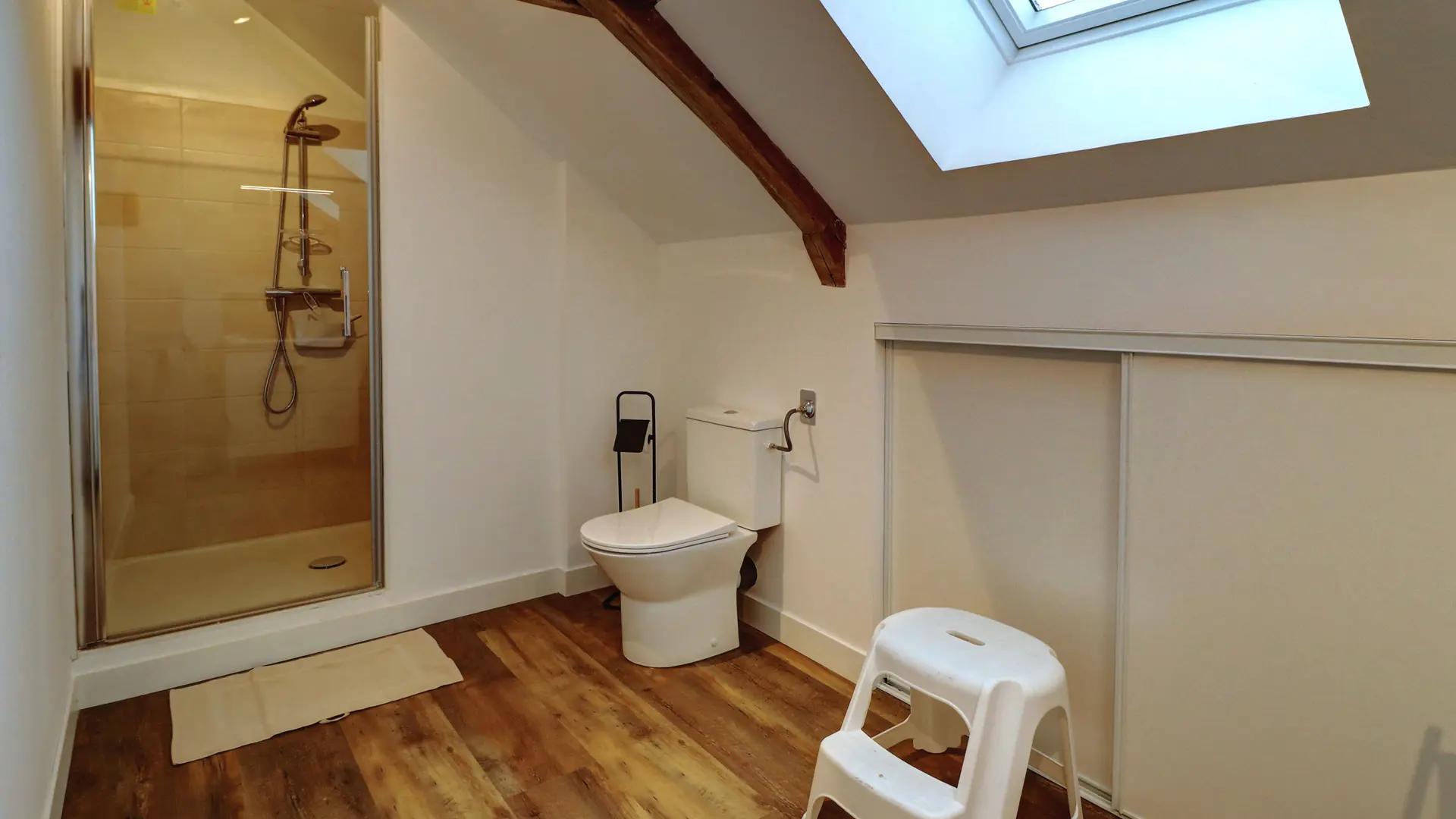 Salle de Bain 1 - 01 - Gîte La Suite