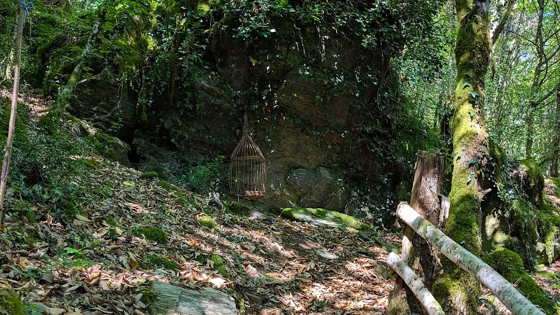 Sentier de Bois Jeansac Abris sous roche 2