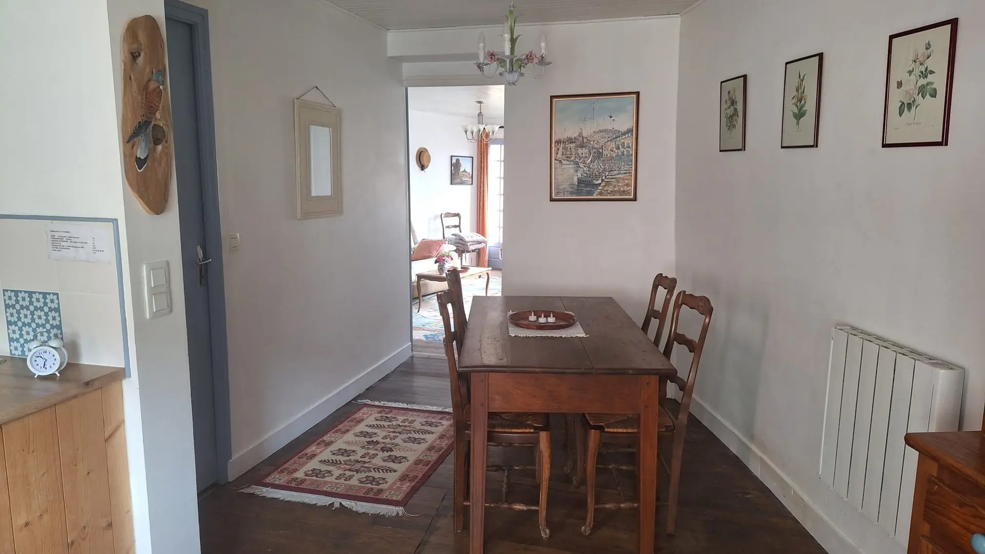 Six Rosiers dining