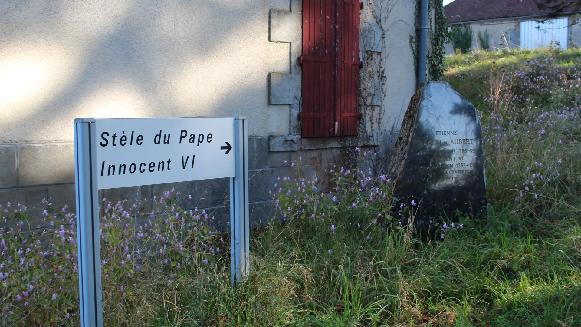 Stèle du pape - Sur les pas d'innocent IV - Beyssac © Jade Lautrete Office de tourisme terres de corrèze (2)