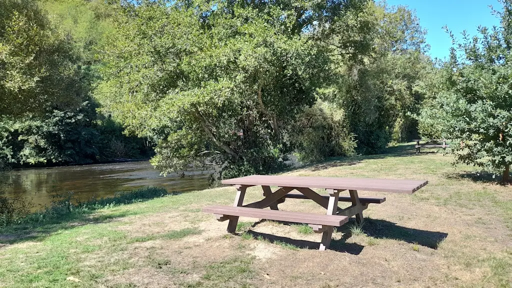 Table de pique-nique PMR à Saint-Léonard de Noblat en Limousin