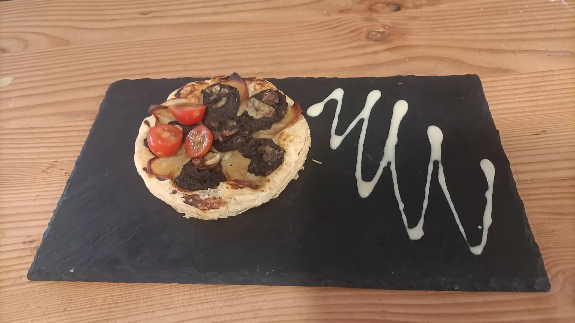 Tarte fine au boudin à la chataigne et aux pommes au Restau Pâtes