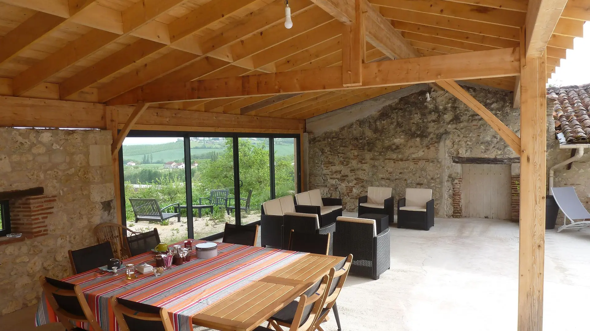 Terrasse-bord-de-piscine
