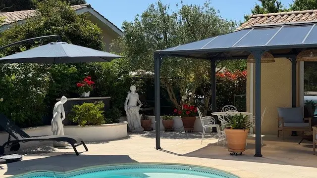 Terrasse et piscine