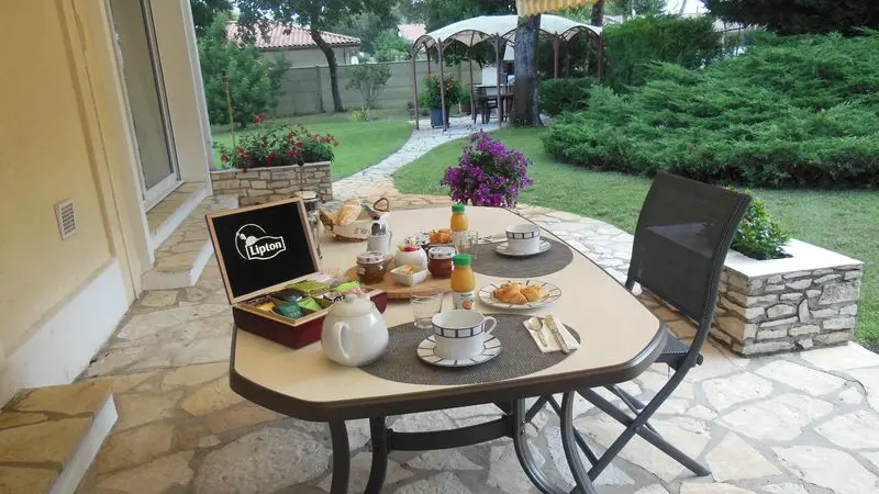 Terrasse petit dejeuner [800x600]