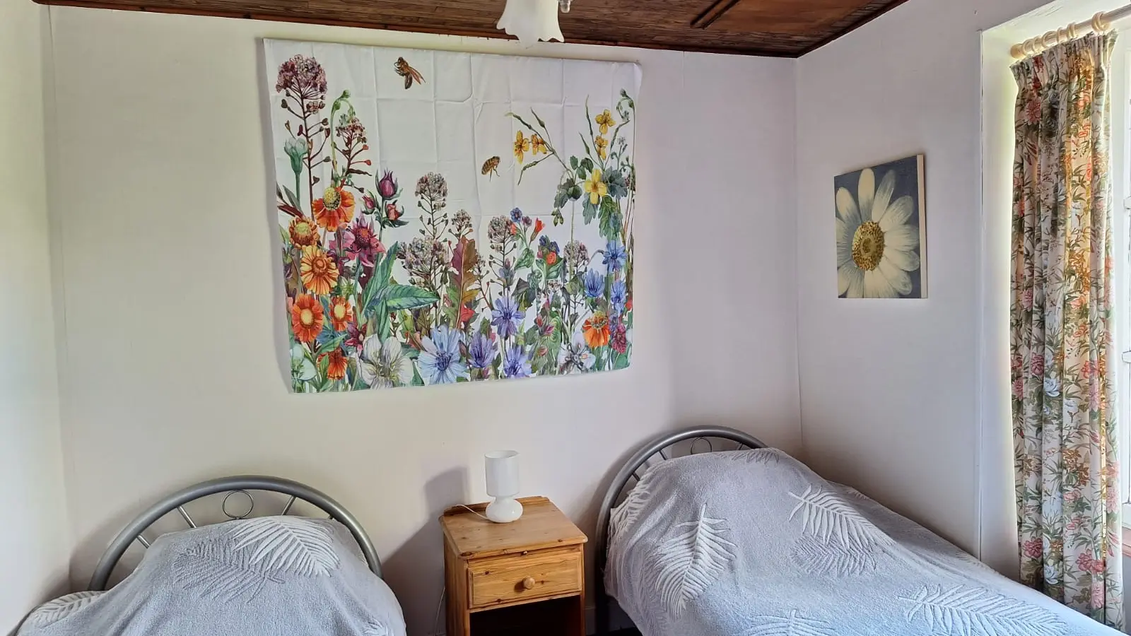 Twin bedroom