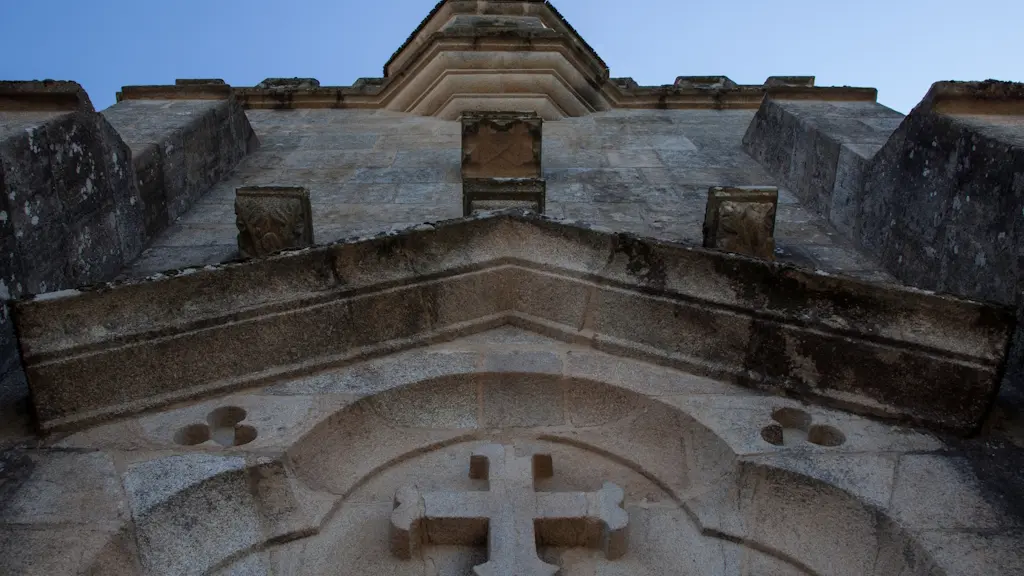 Portail de l'église de Villefavard