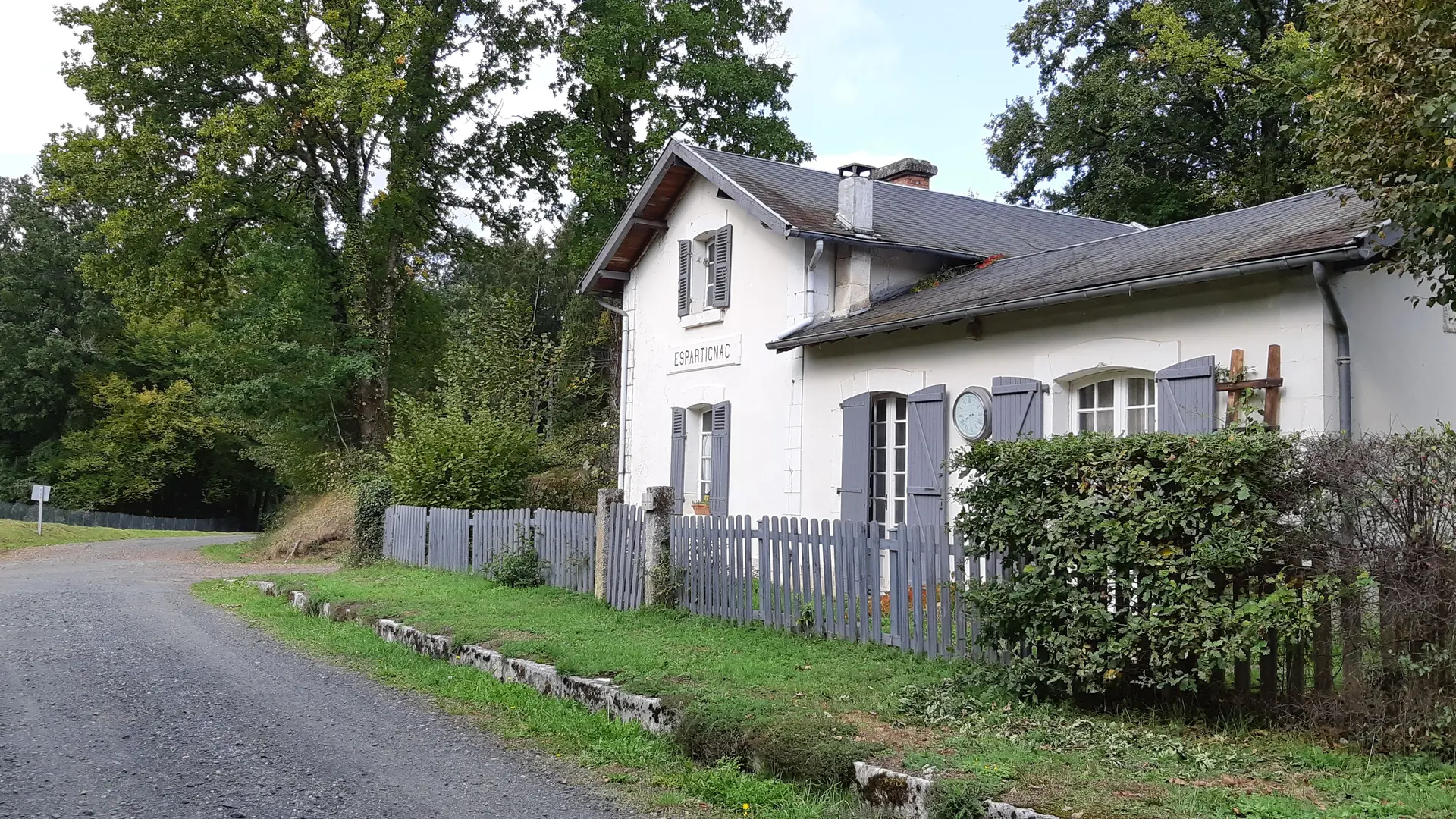 Voie du POC et Gare d'Espartignac - Puy Chammard - Uzerche © A.Blanchet - Office de Tourisme Terres de Corrèze