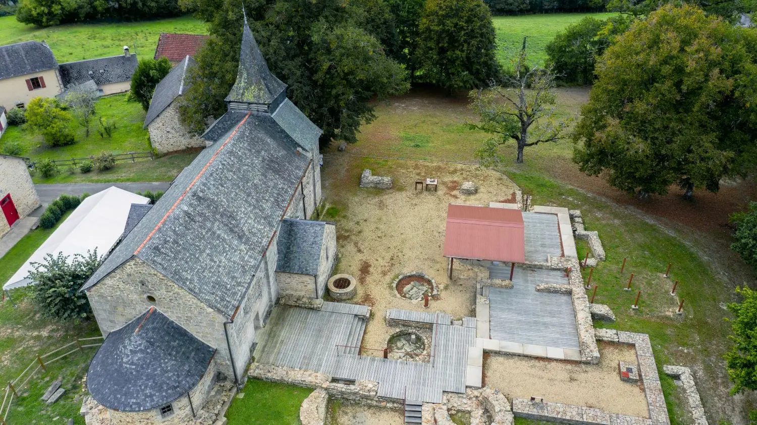 Vue aerienne prieuré St-Sulpucre - Soudaine Lavinadière ©Benoit Charles (8)