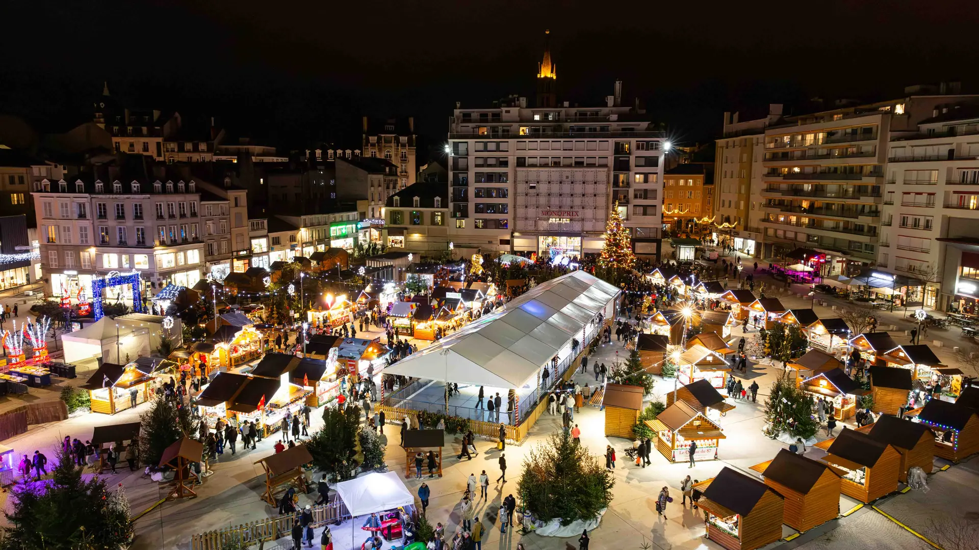 Vue générale depuis le Mercure marché de Noël Limoges Place de la République - 12-2028 - ©OTI.Limoges.Anne-Sophie.Dubreuil --6 (1)