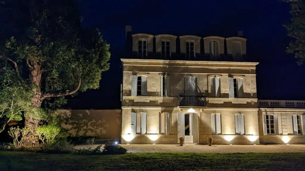 Vue by night