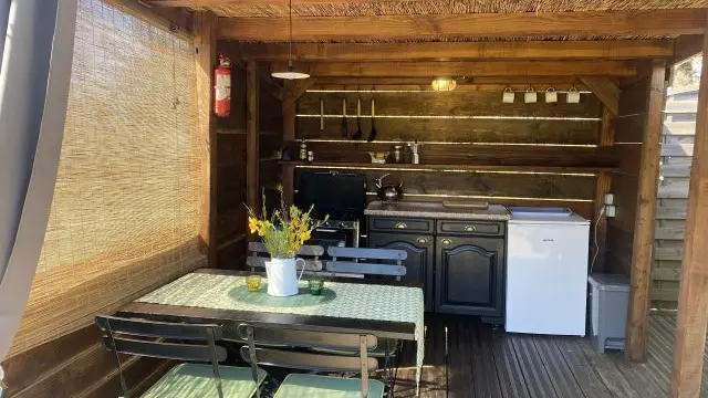 Yurt-Kitchen-640x480