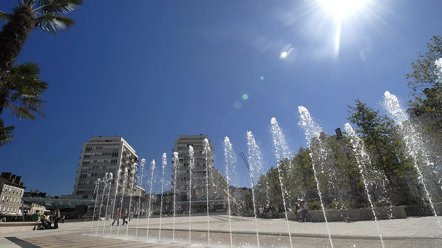 Place Clemenceau - Pau - jets d'eau