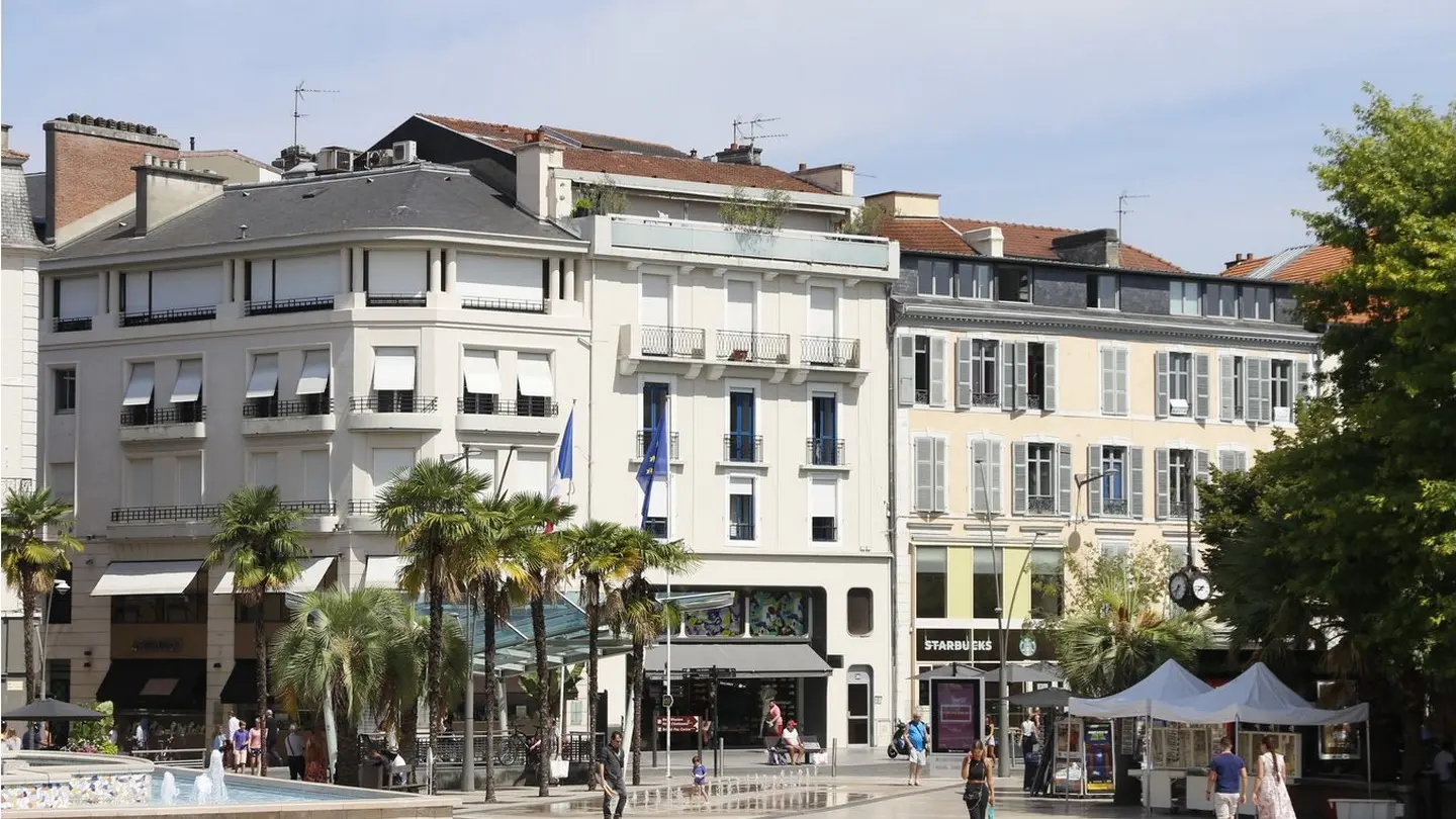 Place Clemenceau - Pau - côté commerces