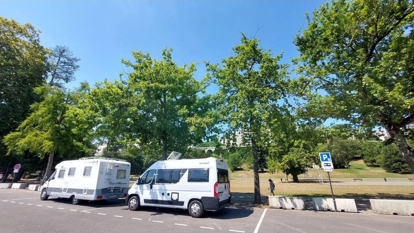 aire de camping car et vans stade Tissié - Pau