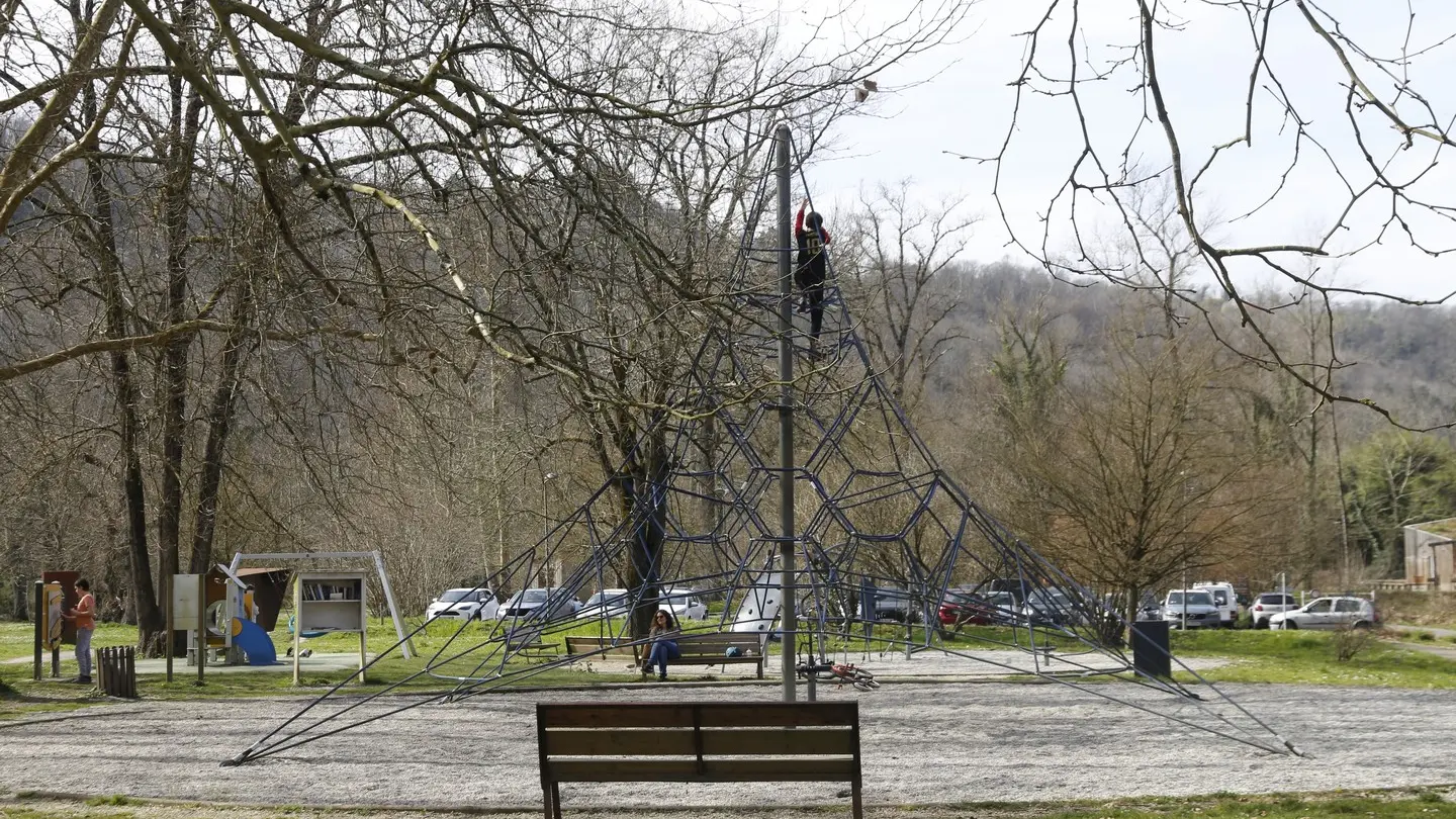 aire de jeux berges du gave 06
