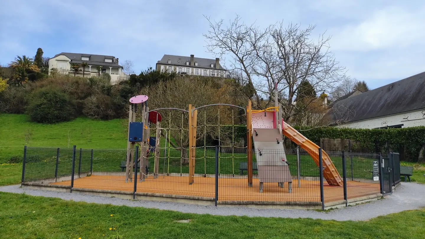 Aire de Jeux des remparts de Lescar - Lescar - pour les petits 2
