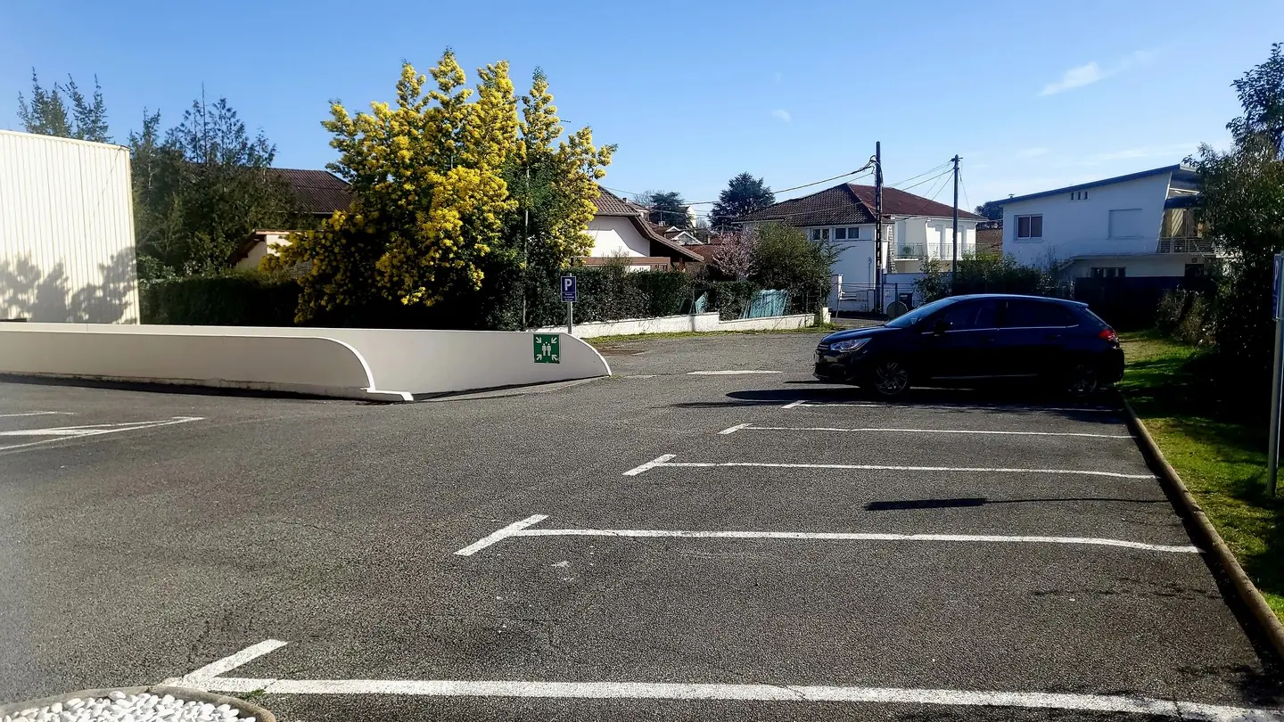 atlantic_hotel_parking2