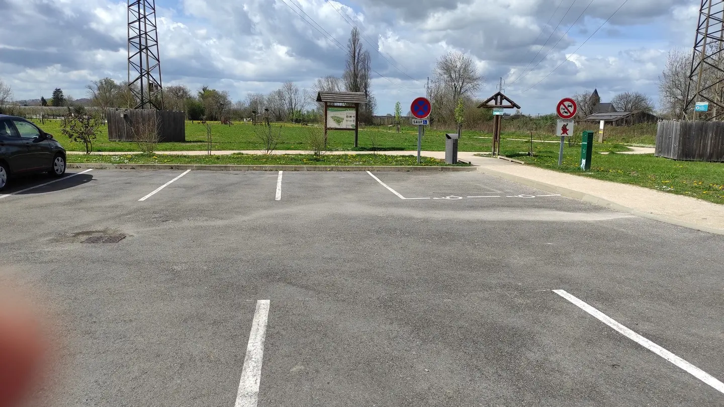 Aire de jeux pour enfants - Aussevielle -  parking