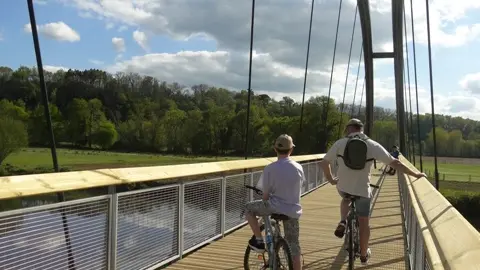 avril 2015 vélo route voie verte mauriac-sourzac (15)