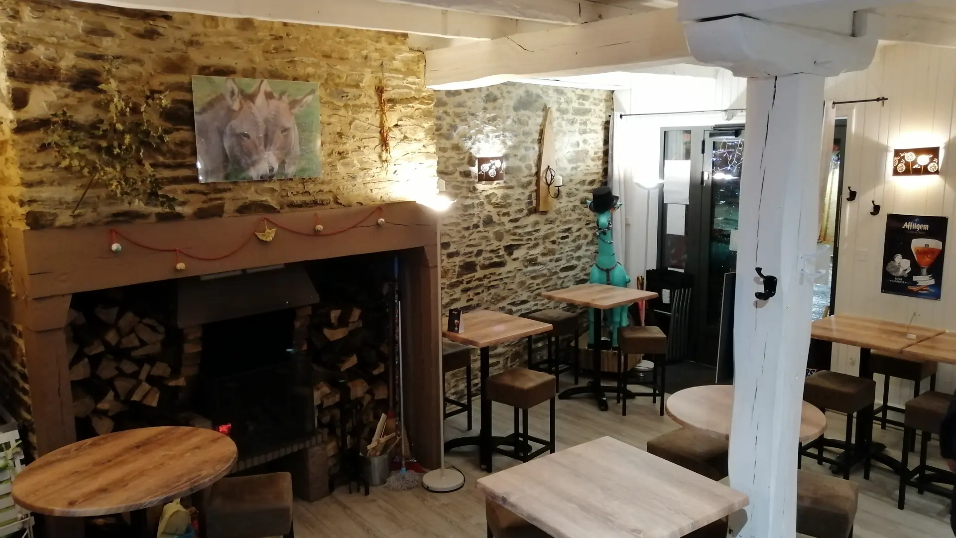 bar cheminee-horloge