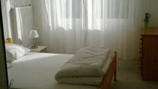 chambre double arrière maison (1) (Copier)