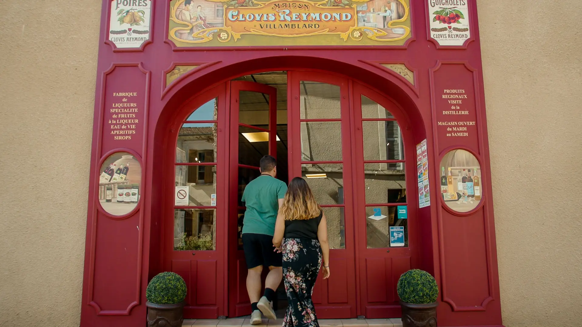 distillerie-clovis-reymond-entrée-boutique-villamblard-tourisme