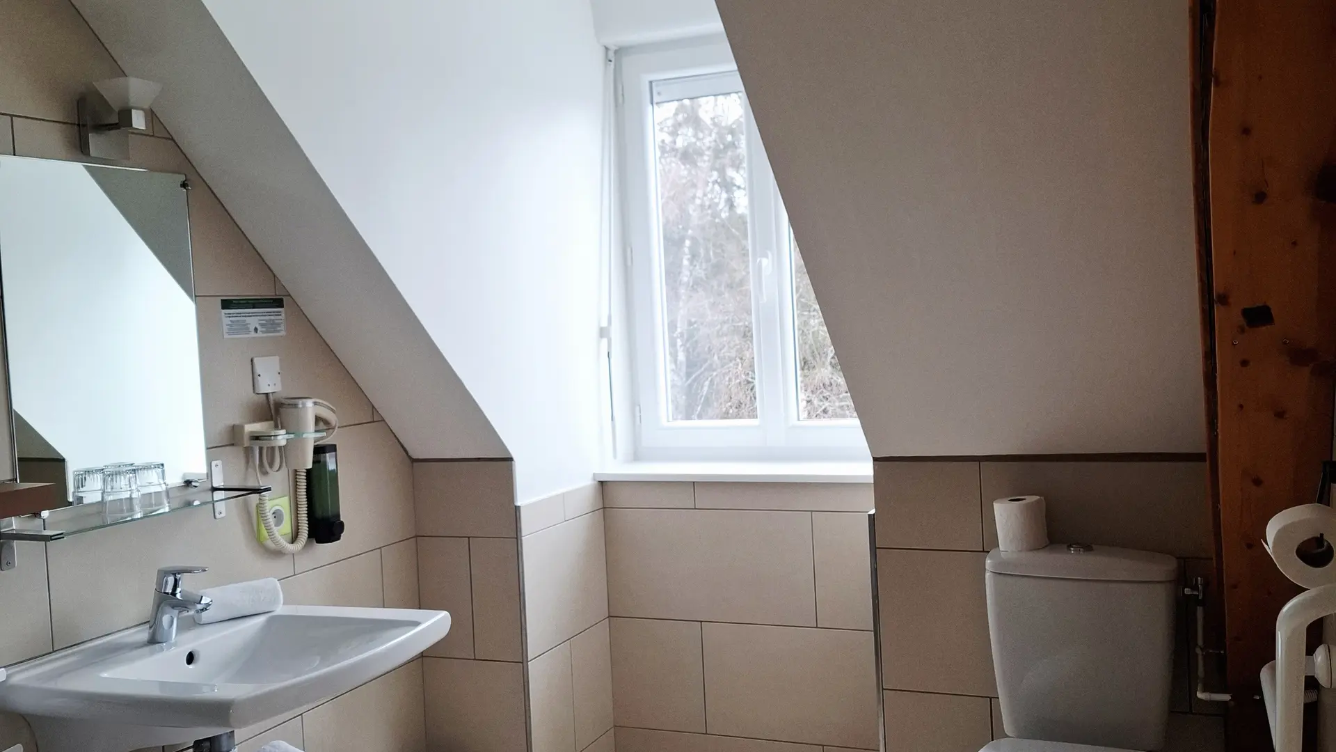 evier wc fenetre pmr