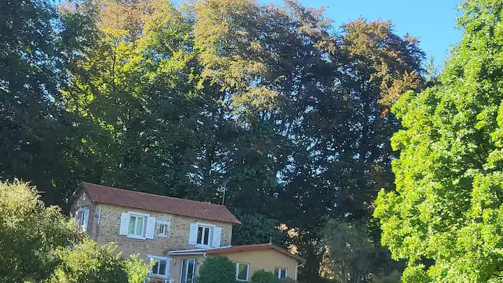 La maison vue de l'extérieur
