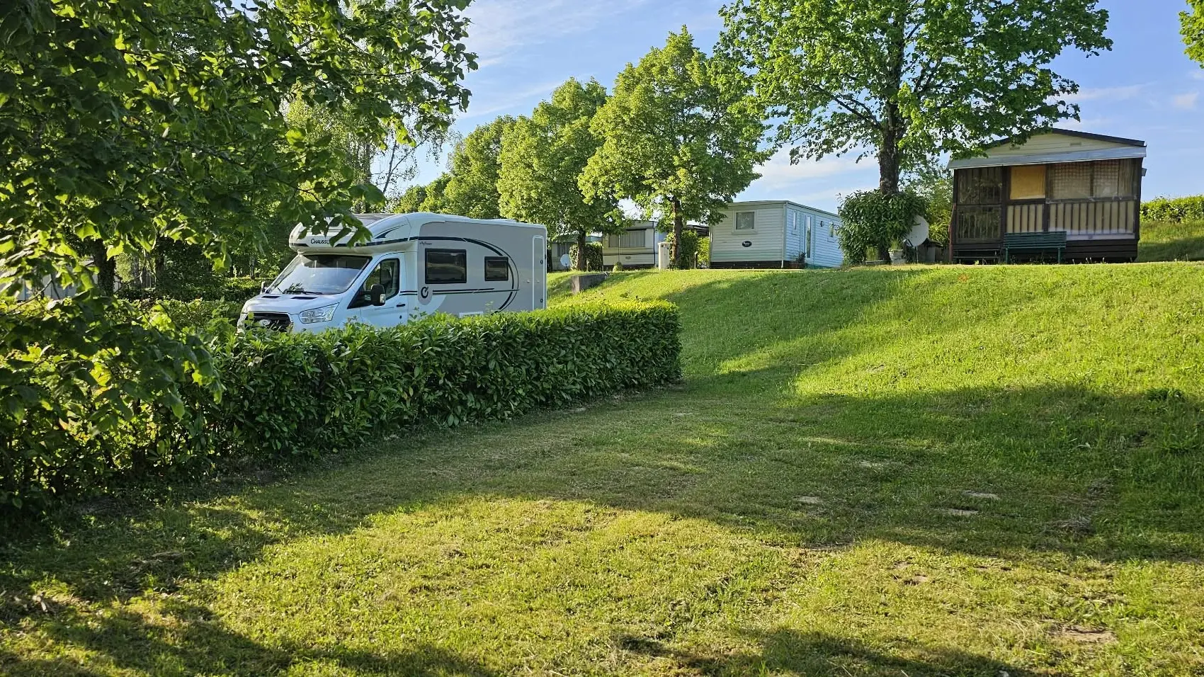 place camping car et tente