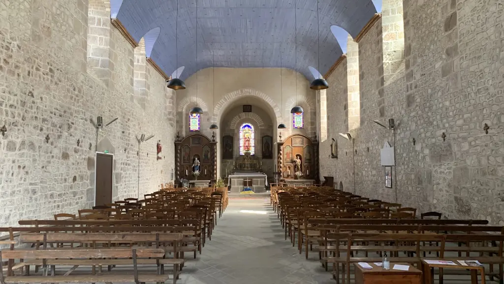 intérieur de l'église d'Oradour Saint Genest