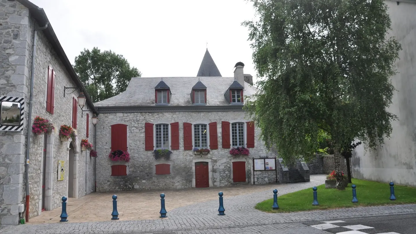 Izeste - la mairie