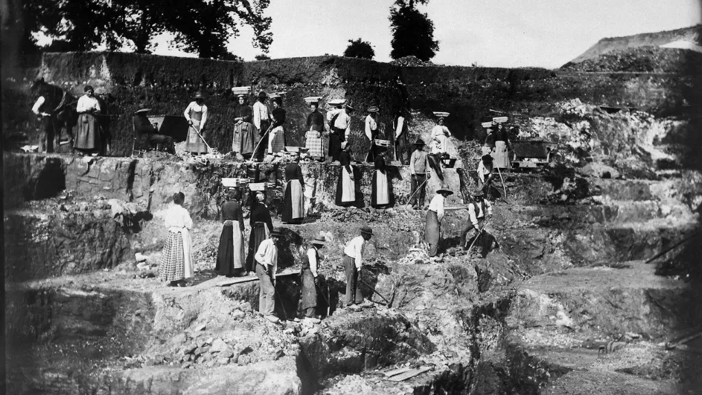 Carrière de kaolin, usine de préparation de produit minéral de Marcognac
