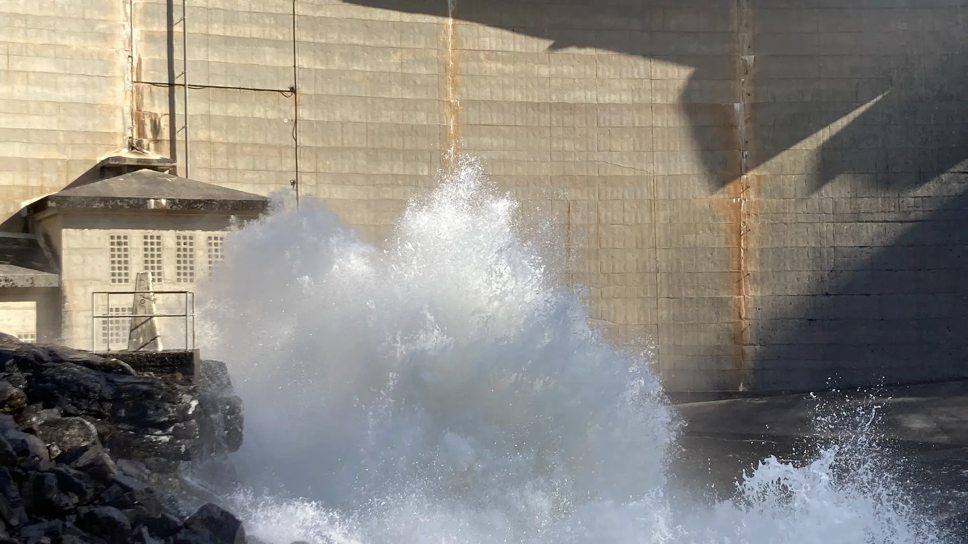 laché d'eau Barrage Treignac © L golfier (4)